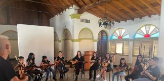 Talentosos deleitan con sus habilidades artísticas en plan vacacional