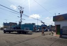 Camión dejó a familias sin energía eléctrica en el centro de Punto Fijo