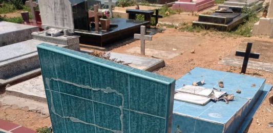 Dañaron cruces, floreros y trabajos en cementerio de Adaure
