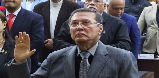 Conrado Pérez pasa de suplente a principal en el CNE