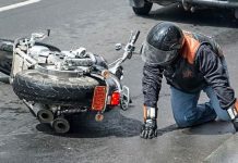 Tres lesionados por deslizamiento de moto la tarde – noche del sábado #26OCT