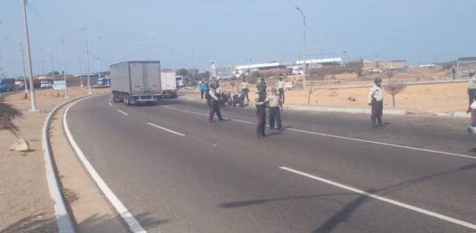 Dos lesionados durante vuelco en Punto Fijo