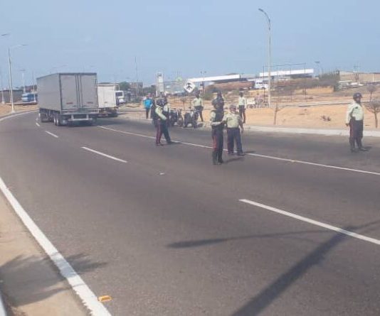 Dos lesionados durante vuelco en Punto Fijo