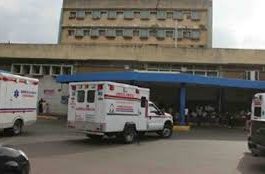 Dos ayudantes de albañilería y un comerciante se dieron duro en colisión de motos