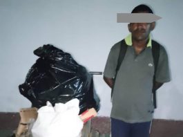 Este sujeto botaba basura en la calle y lo sorprendieron en Coro