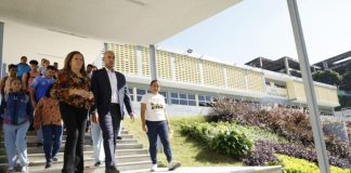 Rodríguez pide facilitar ingreso de estudiantes que regresan al país a las aulas