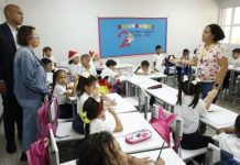 Con el uso excesivo de celulares “la educación es más difícil”