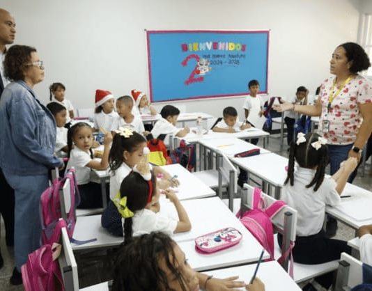 Con el uso excesivo de celulares “la educación es más difícil”
