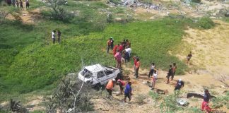 Carro cayó al precipicio en Bajada de Amuay