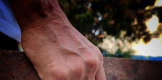 Hijastro le cayó a tubazos en Antiguo Aeropuerto