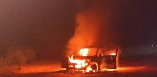 Carro se incendió completamente en Tarana