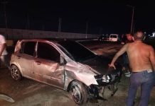 Susto pasó conductor y copiloto en vuelco de vehículo frente a la Zona Franca