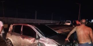 Susto pasó conductor y copiloto en vuelco de vehículo frente a la Zona Franca