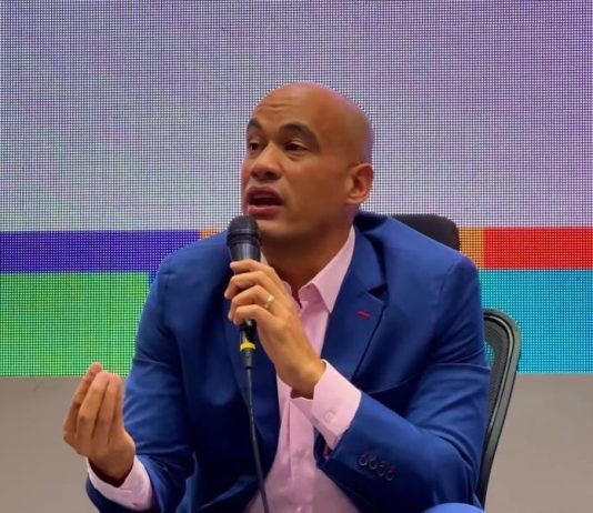 Ministro de Educación busca fortalecer las direcciones de las escuelas