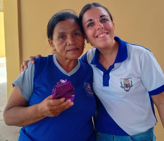 Homenajeado personal obrero, administrativo y cocineras de la patria en la UE Alí Primera