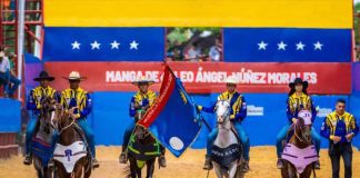 Falcón gana medalla de bronce en la disciplina de coleo por equipo