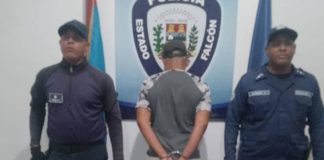 Lanzó al piso, cacheteó, mordió e insultó a su pareja en Puerto Cumarebo