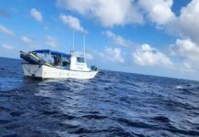 Rescatan a dos pescadores en La Guaira