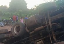 Vuelco de camión dejó a su conductor con politraumatismos en Dabajuro