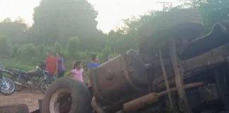 Vuelco de camión dejó a su conductor con politraumatismos en Dabajuro