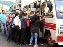 Asesinó a su pareja dentro de un autobús