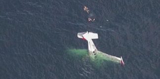 Avioneta cae al mar y deja al menos dos muertos