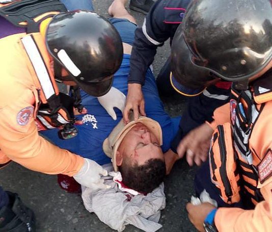 Colisión entre carro y moto dejó un colector politraumatizado