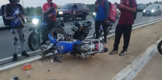 Colisión entre moto y vehículo dejó dos lesionados en Las Margaritas