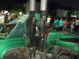 Dos fallecidos en choque con objeto fijo