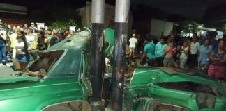 Dos fallecidos en choque con objeto fijo