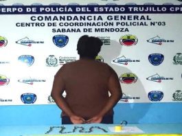 Mujer encadenaba a su hija de once años