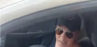 Hombre se paseaba desnudo en carro para acosar mujeres