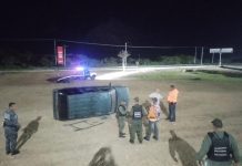 Vuelco de camioneta en la Redoma El Taparo dejó al conductor lesionado