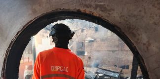 Corto circuito ocasionó incendio de estructura en la Comunidad Cardón