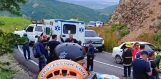 Sacerdote y un motorizado mueren tras caer en la «curva del diablo»