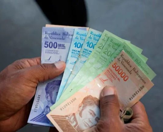 Comenzó pago de último mes de aguinaldos a empleados públicos