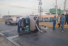 Conductor salvó su vida durante este vuelco en Caja de Agua