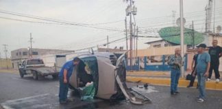 Conductor salvó su vida durante este vuelco en Caja de Agua