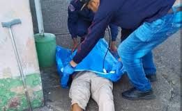 Encuentran cadáver de un hombre con múltiples heridas