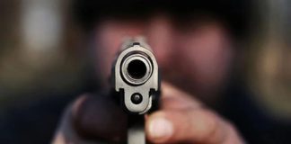 Asesina al amigo y se lleva el cuerpo de «paseo»