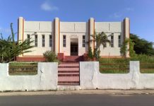 Explotó un neumático y cayeron los tres de la moto en Cayerua