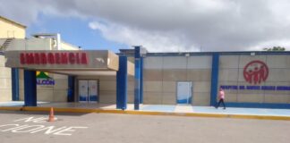 Motorizada chocó con vehículo estacionado