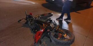 Motorizado chocó con un chivo y deslizó