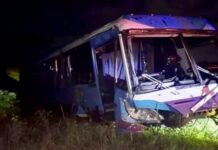 Una fallecida y 12 heridos dejó vuelco de autobús