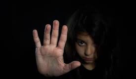 Adolescente de 13 años abusó de cuatro estudiantes dentro de una escuela