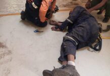 Perdió el equilibrio y se cayó de un techo