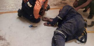 Perdió el equilibrio y se cayó de un techo