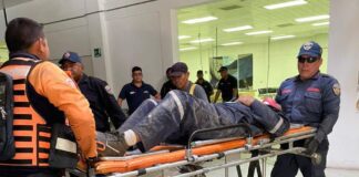 Hombre cae de ocho metros de altura en la Zona Franca