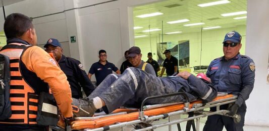Hombre cae de ocho metros de altura en la Zona Franca
