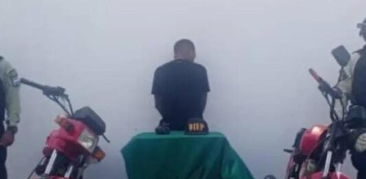Detienen a mecánico por resistencia a la autoridad y distribución de drogas